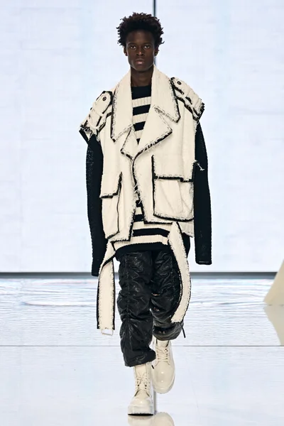 Look 16